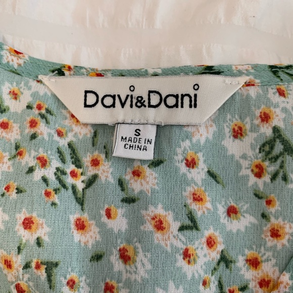 Davi & Dani Floral Dress - Picture 7 of 16